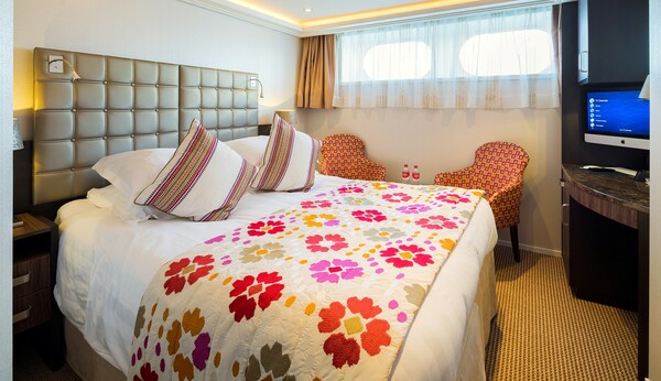 Amawaterways AmaLucia - Cat D & E Cabin 2.jpg